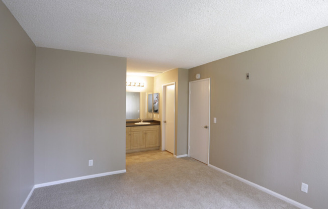 2 beds, 1.5 baths, 840 sqft, $2,195, Unit 648 - 63