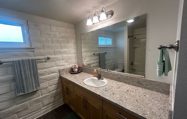 1 bed, 1 bath, 750 sqft, $2,375, Unit E4