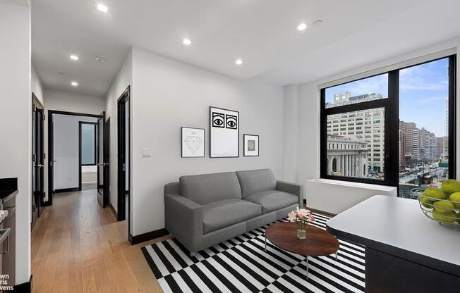 401 W 33 ST