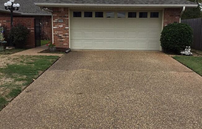 WONDERFUL 2/2 PATIO HOME. UNIVERSITY TERRACE.