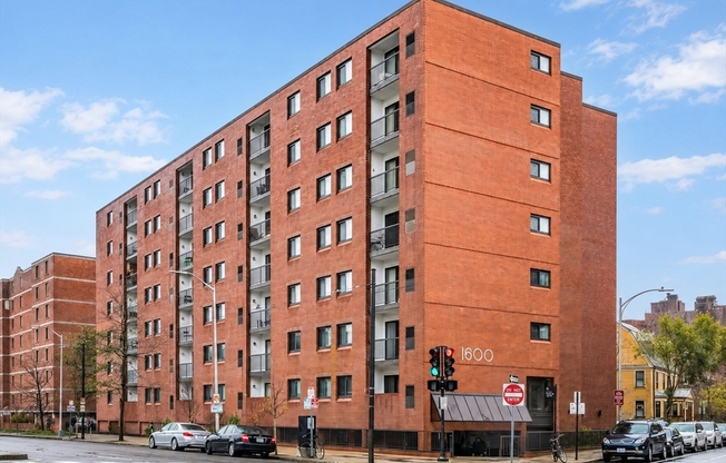 2 beds, 1.5 baths, 915 sqft, $3,700, Unit 602