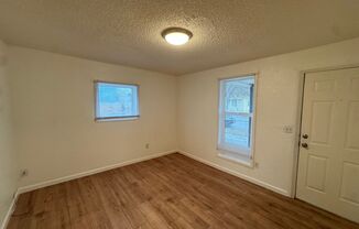 1 bed, 1 bath, 900 sqft, $1,095, Unit 5012 N Regal St