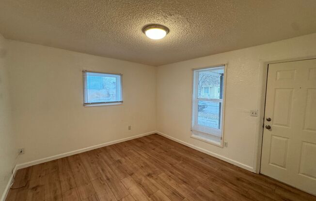 1 bed, 1 bath, 900 sqft, $1,095, Unit 5012 N Regal St