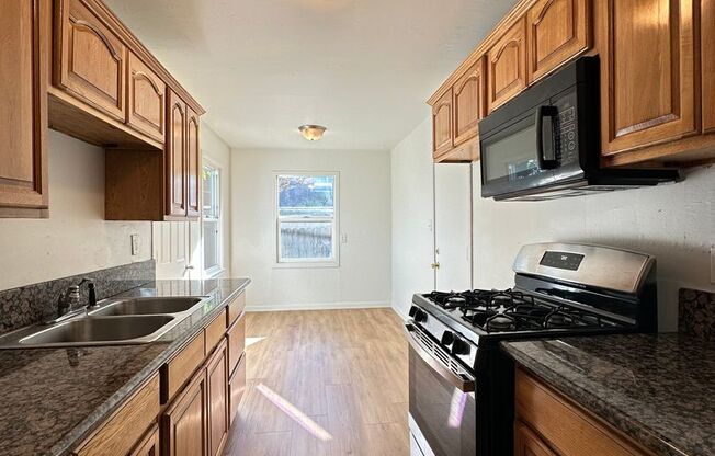 Charming Three Bedroom Near Westfield Park