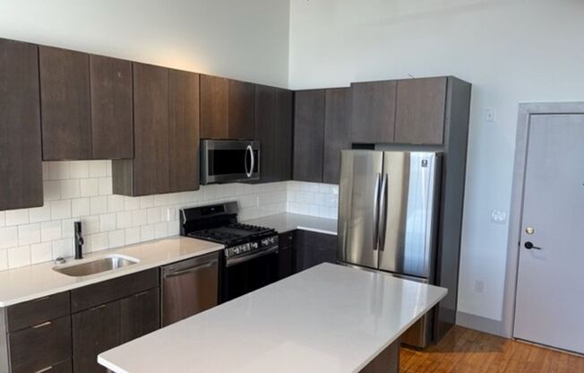 1 bed, 1 bath, 745 sqft, $1,650, Unit 356