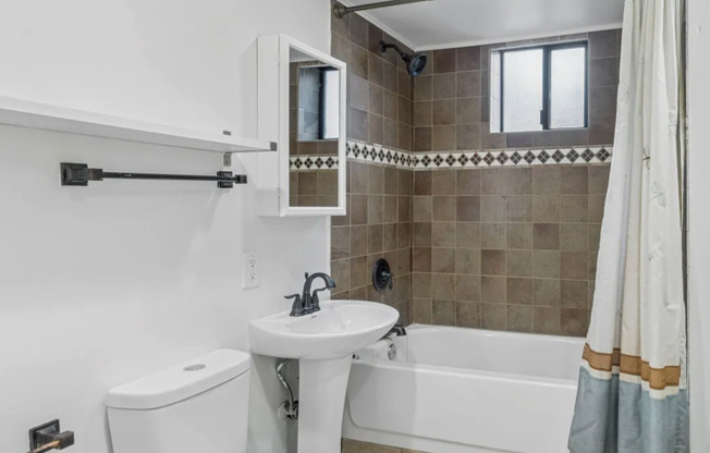 Spacious 5-Bedroom Home with Two Kitchens, Private Yard & Easy Commuting