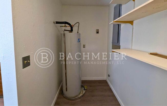 3 beds, 1 bath, 1,056 sqft, $1,150, Unit 1301 SW 2nd St