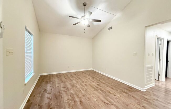 Charming Recent Construction 3/2/1 Home Near Downtown Lake Jackson !