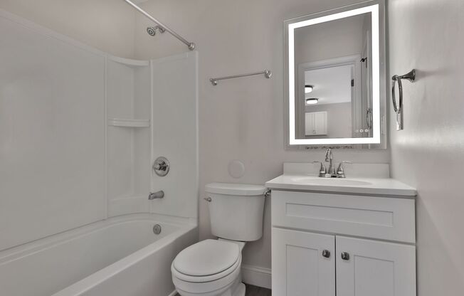2 beds, 1 bath, $1,685, Unit 111