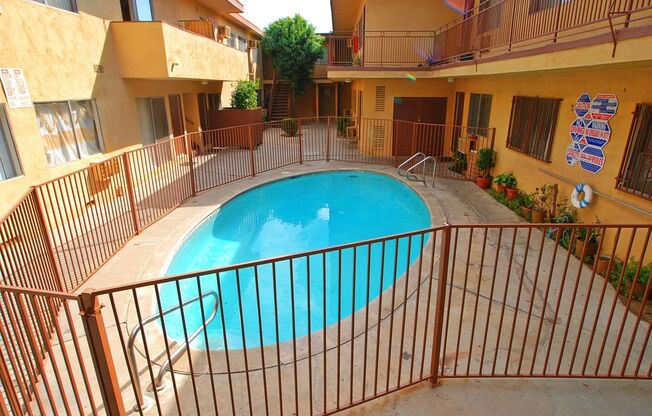Roscoe Villa Apts