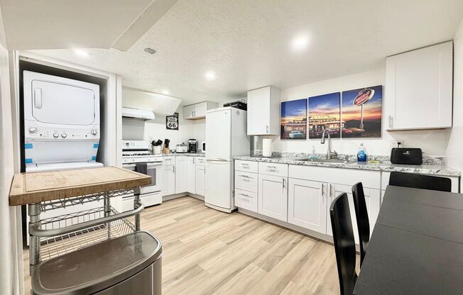 37 W Robert Ave