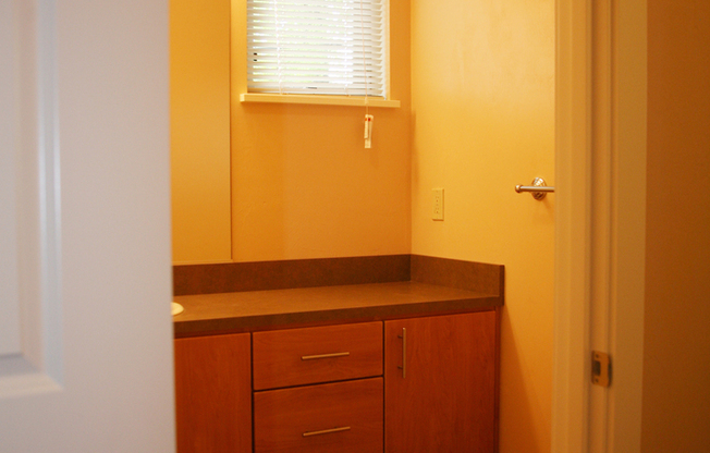 2 beds, 1.5 baths, 879 sqft, $1,900, Unit 10