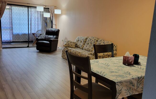 Short term, turnkey furnished, 2 bedroom, 2 bathroom condo in convenient Bradenton location.