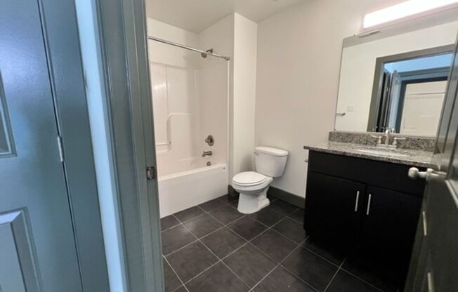 2 beds, 2 baths, 847 sqft, $1,499, Unit 1100 - 222
