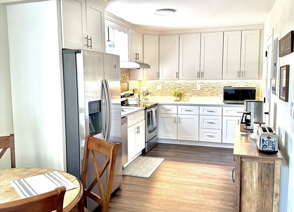 20 HAMMOND POND PKWY