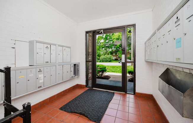 2 beds, 1.5 baths, 850 sqft, $1,275, Unit 6300 6