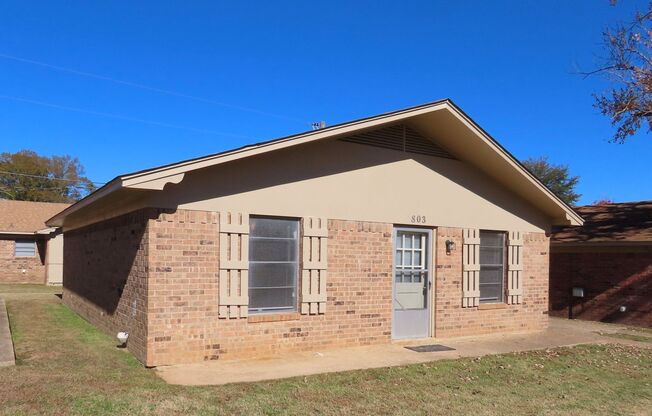 Charming 2 Bedroom, 1 Bath House in Whitehouse ISD. Lawn Care Included!