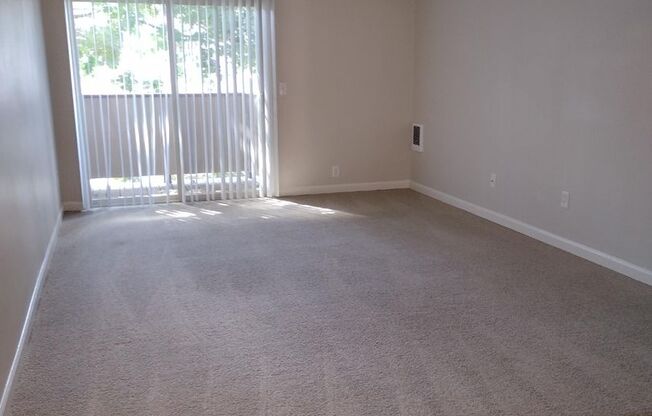 2 beds, 1 bath, 776 sqft, $1,500, Unit 052