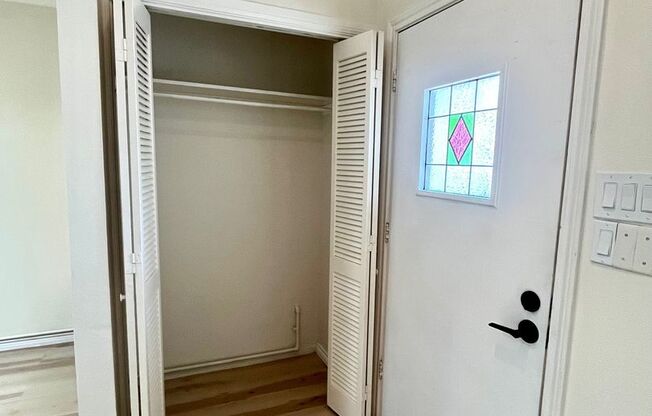 2/1 Alamo Heights Condo ~ Freshly Remodeled ~ AHISD