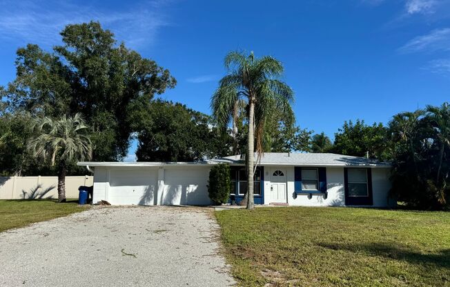 2/2 with Fenced Yard, Garage and Laundry, Available Now!