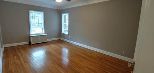 hamptonhouseapt.com