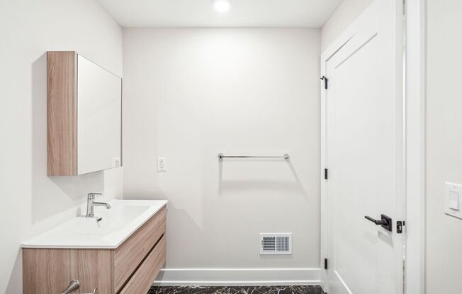 1 bed, 1 bath, 585 sqft, $1,315, Unit A01