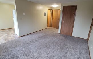 2 beds, 1 bath, 704 sqft, $950, Unit 3