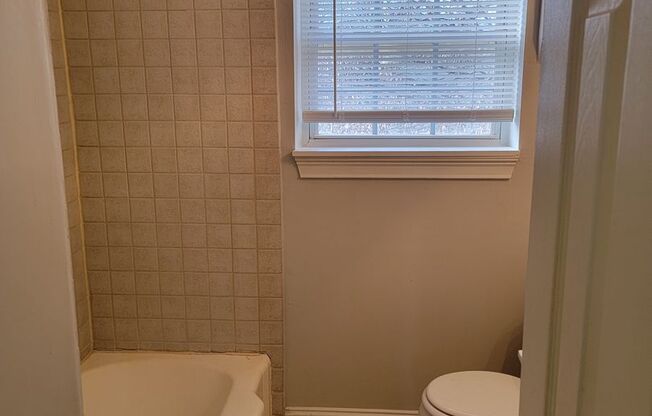 2 beds, 1 bath, $1,360