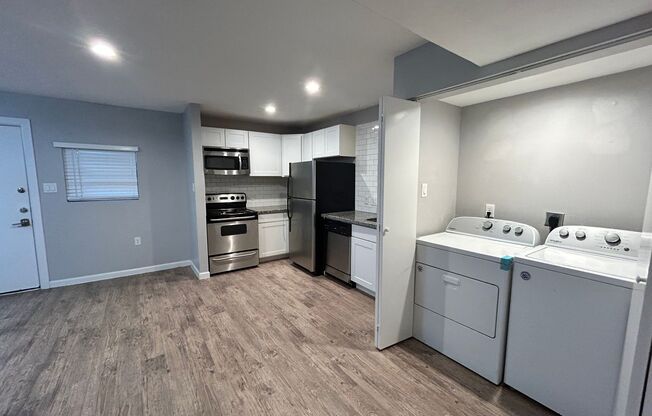 2 beds, 2 baths, 880 sqft, $1,435, Unit 2810 - 19