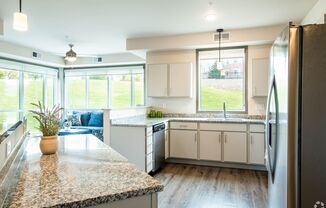 2 beds, 2 baths, 1,219 sqft, $1,900, Unit UW 1425-326