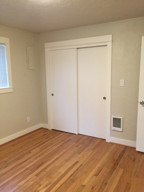 1 bed, 1 bath, 700 sqft, $1,595