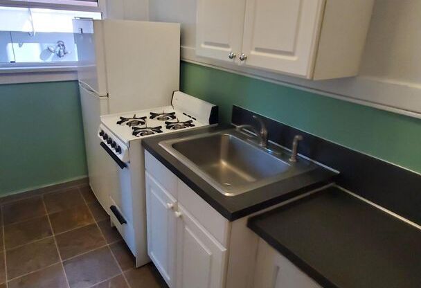 Studio, 1 bath, 290 sqft, $1,195, Unit 104