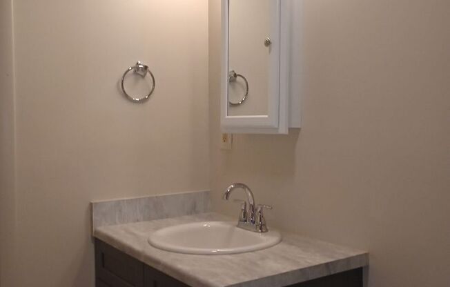 2 beds, 1 bath, $730, Unit 1126 E 9th St Apt 56