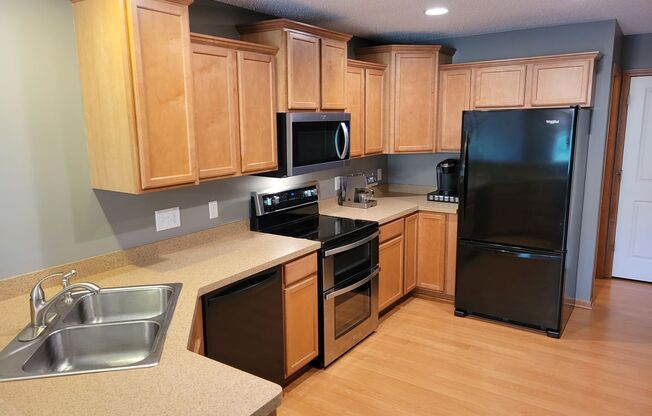 Andover 3bd 2ba 2garage END UNIT town home avail Oct 01 $2,095.00/mo*+utilities