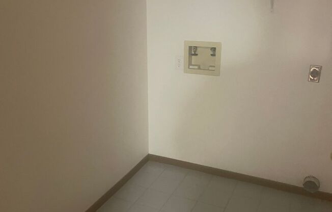 2 beds, 1 bath, 1,116 sqft, $1,260, Unit 1319