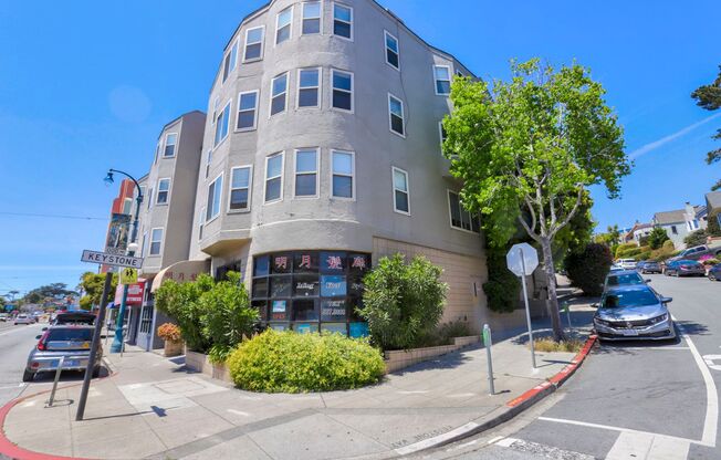 Spacious 2BR Condo with Parking + W/D | Ocean Ave | Pet Friendly | Walk to Whole Foods & SFSU | YouTube Tour