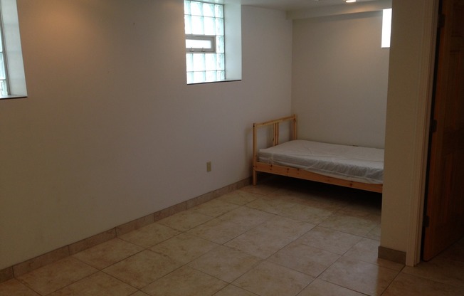3 beds, 2 baths, $2,325, Unit 100 A