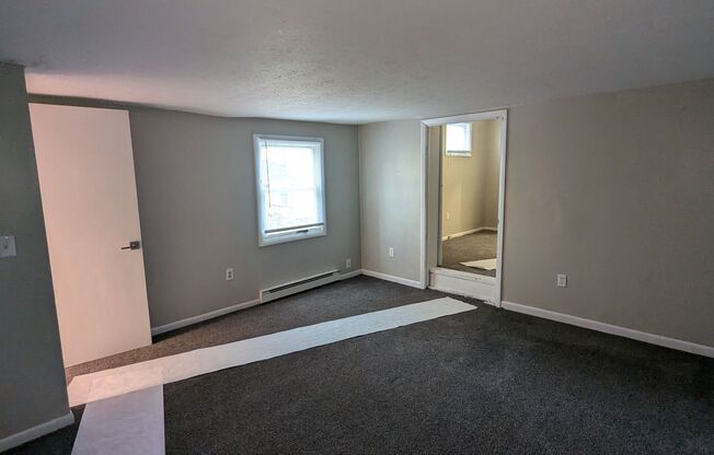 3 beds, 1 bath, 1,100 sqft, $1,050, Unit Unit 10