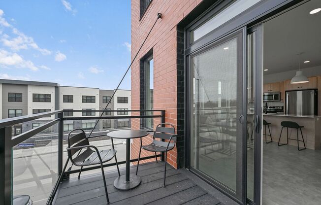 2 beds, 1 bath, 881 sqft, $1,900, Unit 220