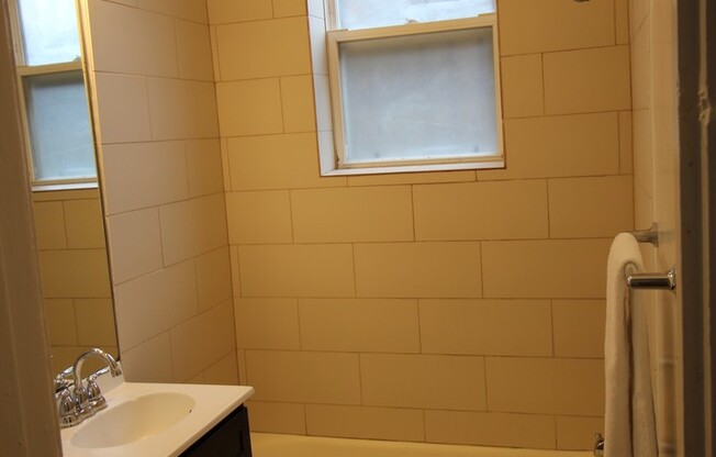 Studio, 1 bath, $1,100, Unit 206