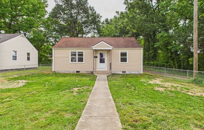 Quaint 3 Bedroom, 1 Bathroom Home in Northside Available May23rd!