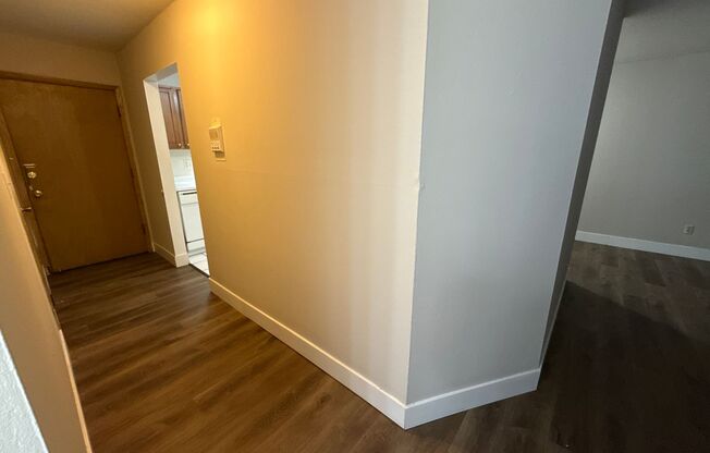 1 bed, 1 bath, $1,095, Unit 103