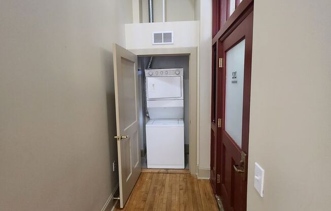 1 bed, 1 bath, 800 sqft, $1,400, Unit 212