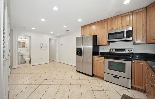 2 beds, 1 bath, $2,300