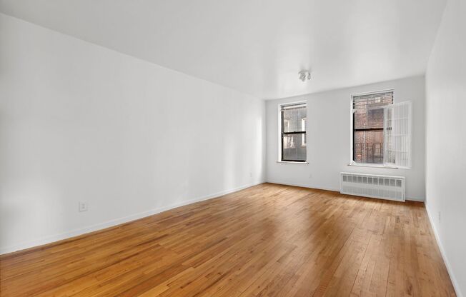 456 W 37 ST
