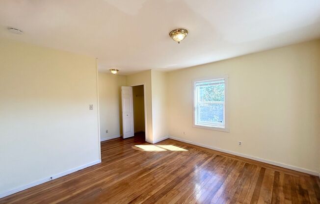 2BR 1Bath Single Family Home Close to Center El Cerrito