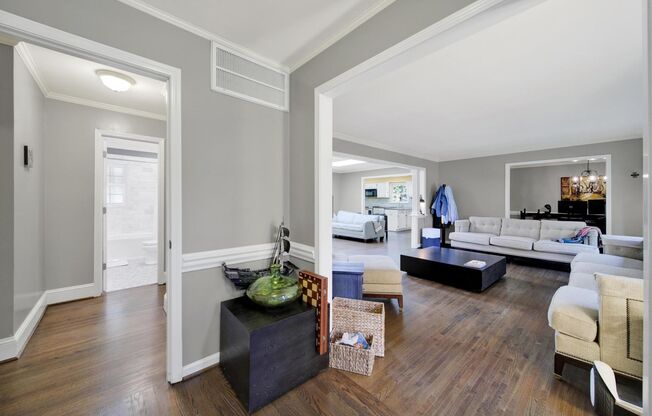 Lovely 3 Bed 2.5 Bath Ranch Home in South Park!