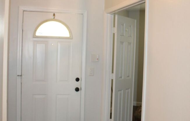 Beautiful FIRST FLOOR 3 Bedroom 2 Bath Condo, in the heart of Altamonte Springs and Cranes Roost.