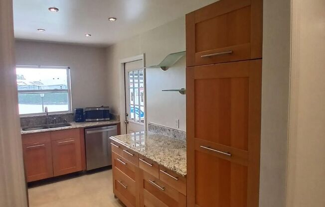 Beautifully Remodeled Rental Home 4/3