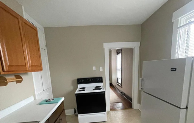 2 beds, 1 bath, 1,114 sqft, $675, Unit 204 1/2